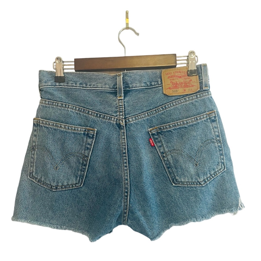 Cut Off Medium Wash Levi Shorts